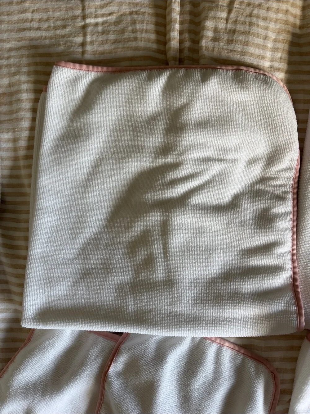Snug Baby Hooded Towels & Washcloth Set in Soft Pink Trim